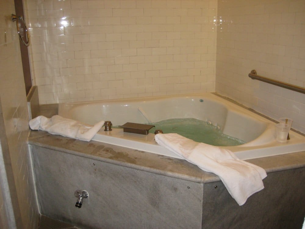 bathhouse row, hot springs, tub